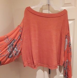 Wonderly balloon sleeved top